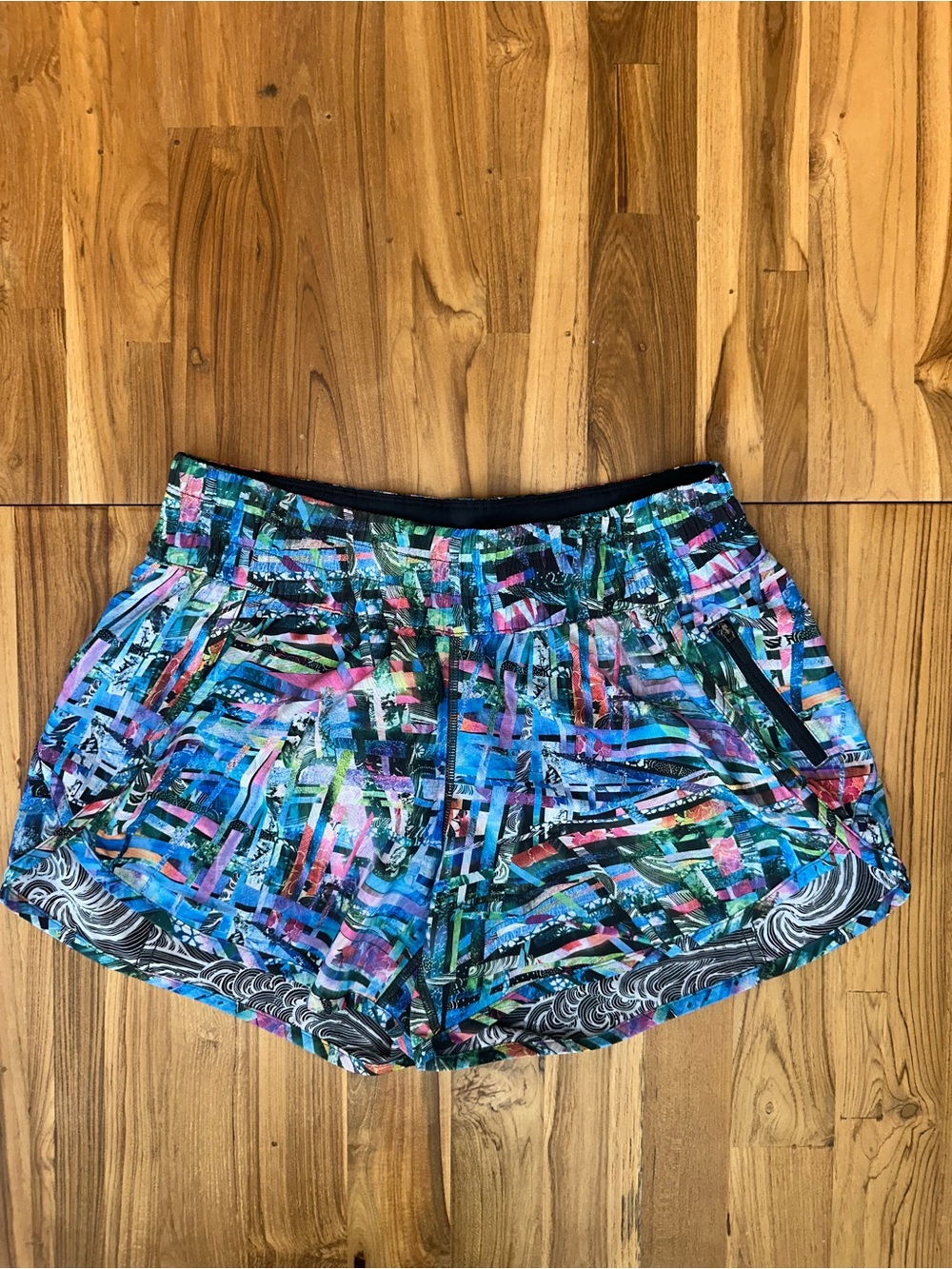 NWOT Limited Edition Lululemon SeaWheeze Track That Shorts — Size 8